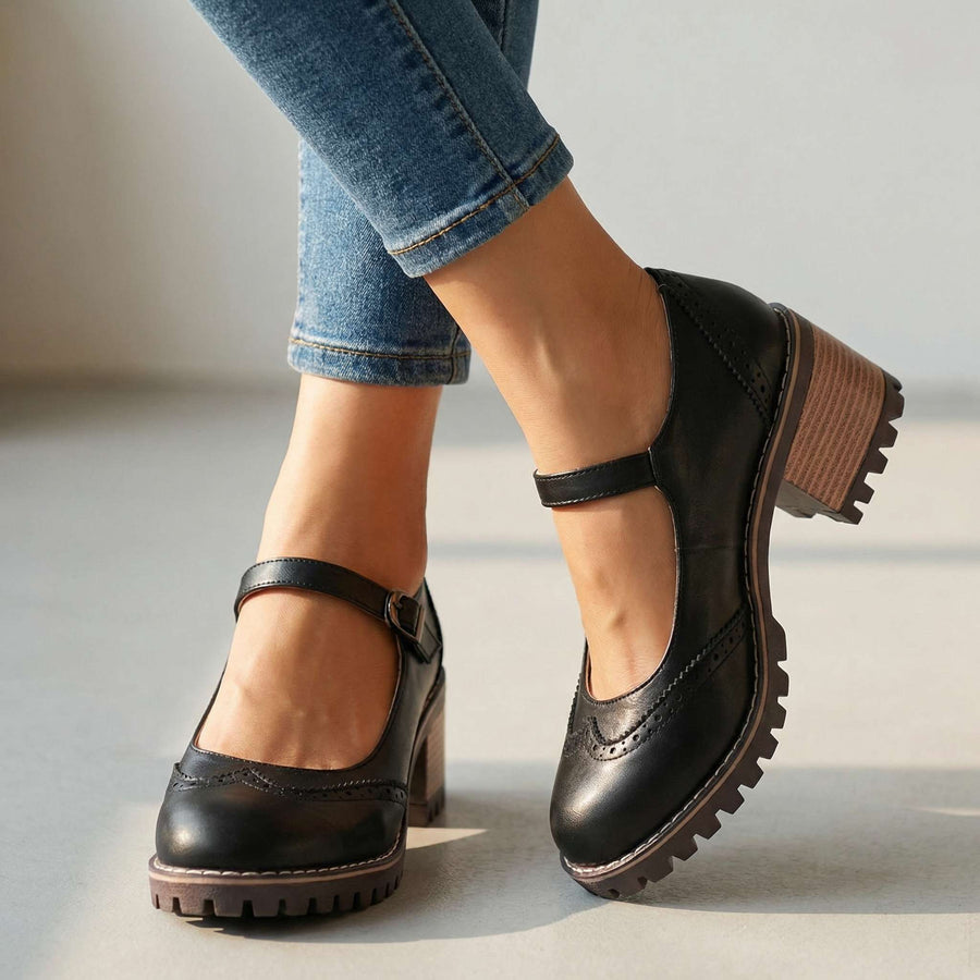 Lindsey | Vintage Pumps with Strap