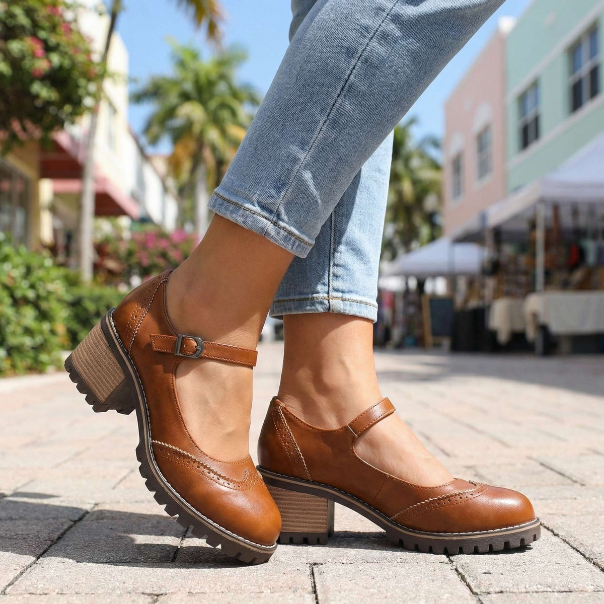 Lindsey | Vintage Pumps with Strap