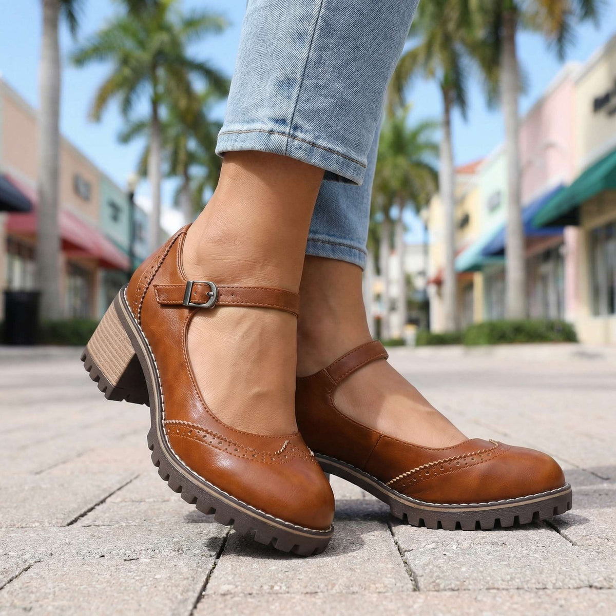 Lindsey | Vintage Pumps with Strap